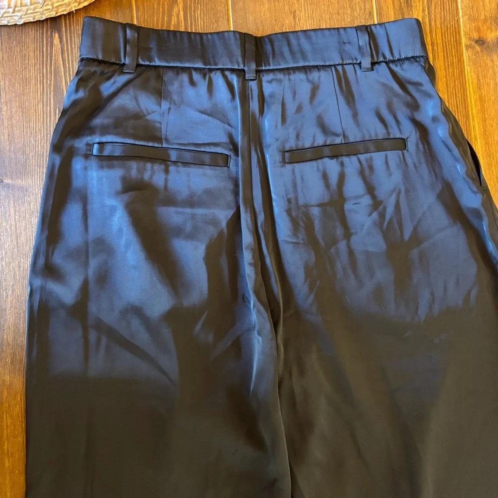 New with Tags Abercrombie & Fitch Sloan Tailored
Pant Satin in Black Size 8 - Picture 4 of 11